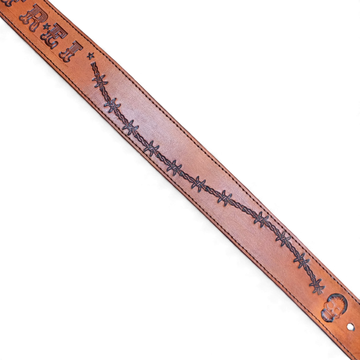 nahkaranneke tunnistelevyllä Kilpiranne